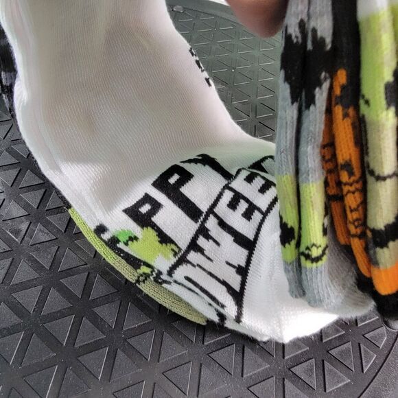Halloween Theme Socks 5 Pairs - Picture 5 of 6
